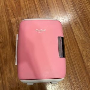 Beauty vanity mini fridge